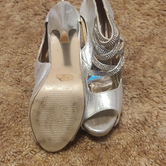 Heels - Picture 2 of 3